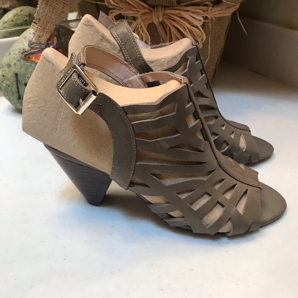 Vince Camuto heels - Picture 3 of 7